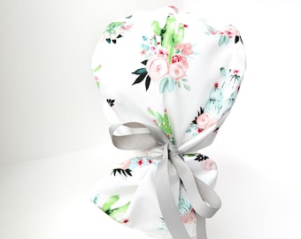 Gorro quirúrgico con cola de caballo: gorro médico quirúrgico con estampado floral de cactus blanco