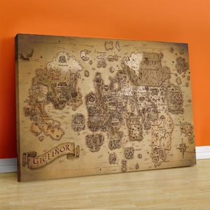 Op de afbeelding: Een grote canvas print van een fantasiekaart in bruine en beige tinten. De kaart toont talrijke eilanden, continenten en geografische details. Het woord "GIELINOR" staat op een banner onderaan de kaart.