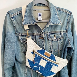 One Upcycled Vintage Quilt Hip Pack, Fanny Pack, Bum Bag, Crossbody Bag, Purse, Pouch, Adjustable Strap, One of a Kind