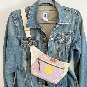 One Upcycled Vintage Quilt Hip Pack, Fanny Pack, Bum Bag, Crossbody Bag, Purse, Pouch, Adjustable Strap, One of a Kind