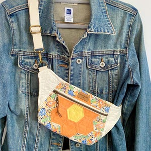 One Upcycled Vintage Quilt Hip Pack, Fanny Pack, Bum Bag, Crossbody Bag, Purse, Pouch, Adjustable Strap, One of a Kind