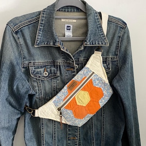 One Upcycled Vintage Quilt Hip Pack, Fanny Pack, Bum Bag, Crossbody Bag, Purse, Pouch, Adjustable Strap, One of a Kind