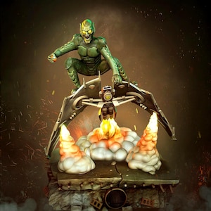 Op de afbeelding: Een gedetailleerd beeldje van de Green Goblin, een stripboekschurk, die op een zweefvliegtuig zit. De figuur is groen met gele ogen en een dreigende uitdrukking. De zweefvliegtuig heeft een complex ontwerp met een straalmotor die vlammen en rook uitstoot.