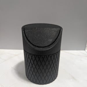 Mini Desktop Trash Can with Flip Lid – 3D Printed Tabletop Garbage Bin for Office, Vanity, or Gaming Setup Mini Waste Bin for Desk
