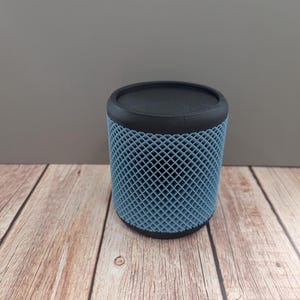 Mini Desktop Trash Can with Flip Lid – 3D Printed Tabletop Garbage Bin for Office, Vanity, or Gaming Setup Mini Waste Bin for Desk