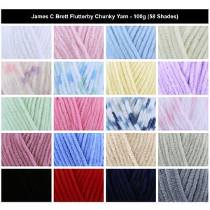 Op de afbeelding: Een raster van twintig vierkanten met James C Brett Flutterby Chunky garen in bollen van 100g, met 58 tinten waaronder effen wit, roze, blauw, crème, lavendel, munt, rood, zwart, marineblauw, grijs en diverse meerkleurige gemêleerde patronen.