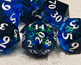 Handgemaakte blauwzwarte DND D6, D20-dobbelstenen, rode scherpe rand D&D-dobbelstenenset, Dungeons and Dragons polyhedral RPG