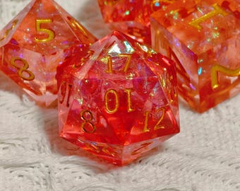Set di dadi Phoenix Ember / Dadi D&D con bordo affilato iridescente arancione-rosso fuoco / Dadi in resina fatti a mano con numeri dorati per Dungeons & Dragons RPG