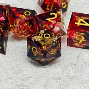 Red With gold foil Resin Dice DND D6, D20 Dice, Fire Red Sharp Edge D&D Dice Full Set, Dungeons and Dragons Polyhedral RPG Dice Set DND