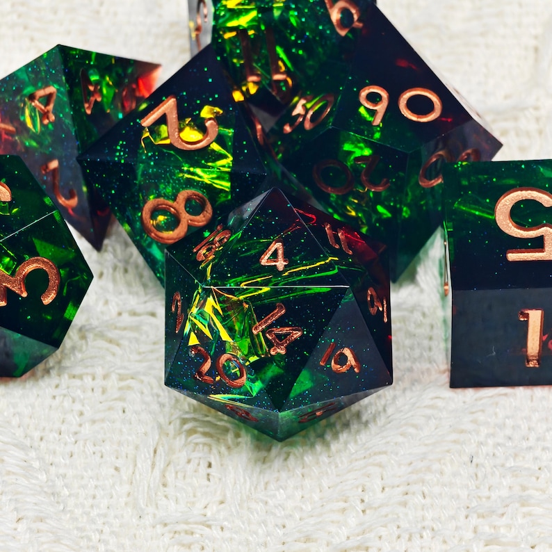 Handgjorda grönsvarta hartstärningar, tärningar med skarp kant, RPG polyedriska, harts-DND-tärningar, Dungeons and Dragons, DND-presenter, födelsedagspresent bild 1