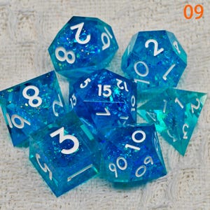 Handgjorda grönsvarta hartstärningar, tärningar med skarp kant, RPG polyedriska, harts-DND-tärningar, Dungeons and Dragons, DND-presenter, födelsedagspresent 09