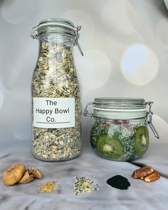 Superfood Fusion Muesli with Spirulina, hemp seeds, pecan & figs.