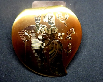 Victorian Couple Design Heart‑Shaped Powder Compact •Vintage Elgin American • Etched Gold‑Tone