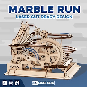 Puede incluir: Una pista de canicas de madera cortada con láser que presenta una estructura mecánica compleja con engranajes entrelazados, pistas y pequeñas esferas de metal. El texto MARBLE RUN LASER CUT READY DESIGN aparece arriba, con iconos de archivos.