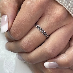 Curb Chain LINK Ring, Dainty Sterling Silver Ring, Minimalist Ring, Women&#39;s Trendy Ring, Stackable Ring, Girlfriend Gift, Best Friend gift