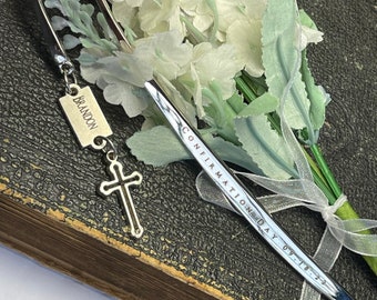 "Personalisiertes Lesezeichen für den Konfirmationstag: Gravur von ""Name & Vers""."