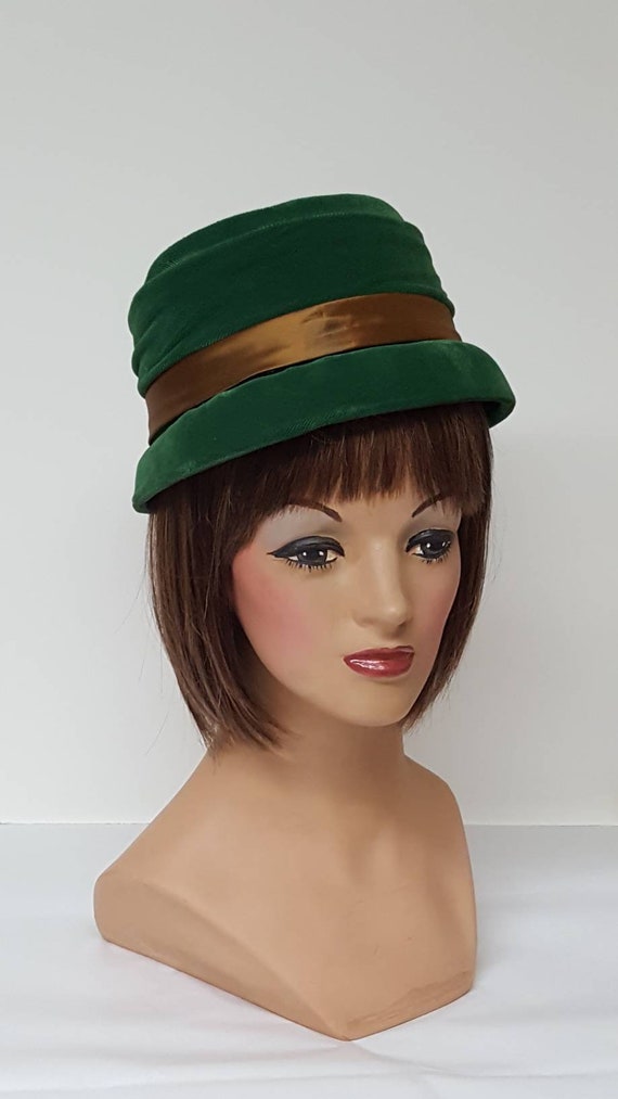 SALE Vintage Hat Green Velvet Cloche Bonnet 1950's