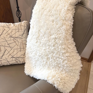 Fluffy Blanket For Winter, Fuzzy Throw, Cozy Fluffy Blanket, Furry Throw Blanket, For A Reader, Furry Blanket For Kids