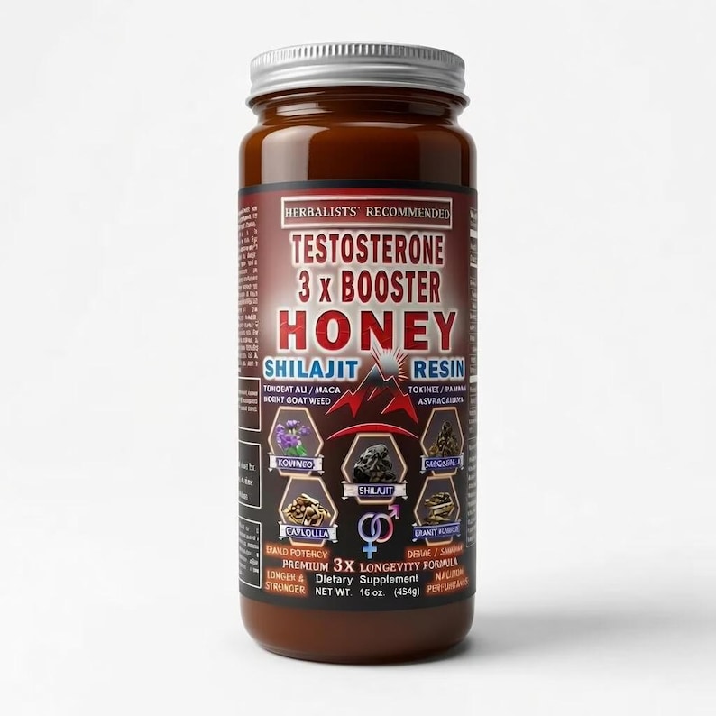Pu&ograve; includere: Un barattolo di vetro con coperchio argentato, riempito con un liquido marrone scuro. L'etichetta recita "TESTOSTERONE 3 x BOOSTER HONEY" con testo aggiuntivo sugli ingredienti e peso netto di 454g.