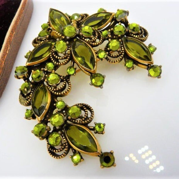 Hollycraft for Weiss brooch pin, olivine rhinestones, Mughal style asymmetrical arc design, 1950s signed vintage, very rare