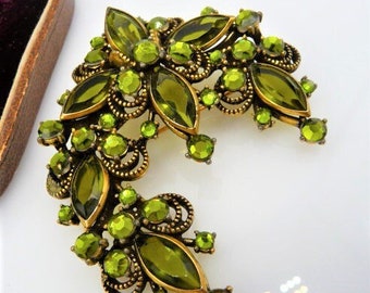 Hollycraft for Weiss brooch pin, olivine rhinestones, Mughal style asymmetrical arc design, 1950s signed vintage, very rare