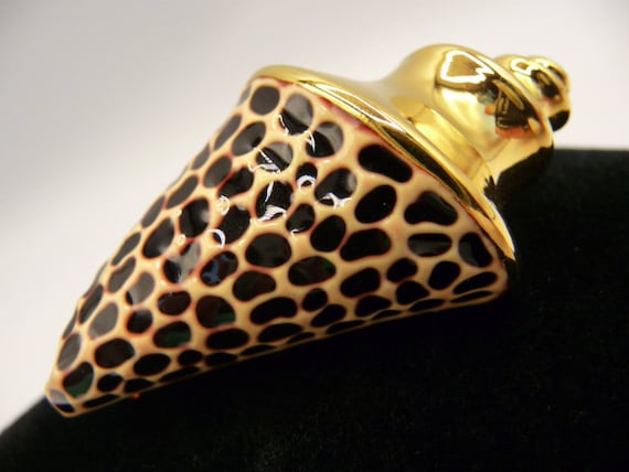 Kenneth Jay Lane spotted sea shell brooch pin, co… - image 1