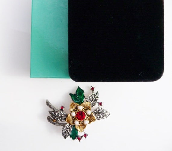 Avon Christmas floral brooch pin, green red white… - image 9
