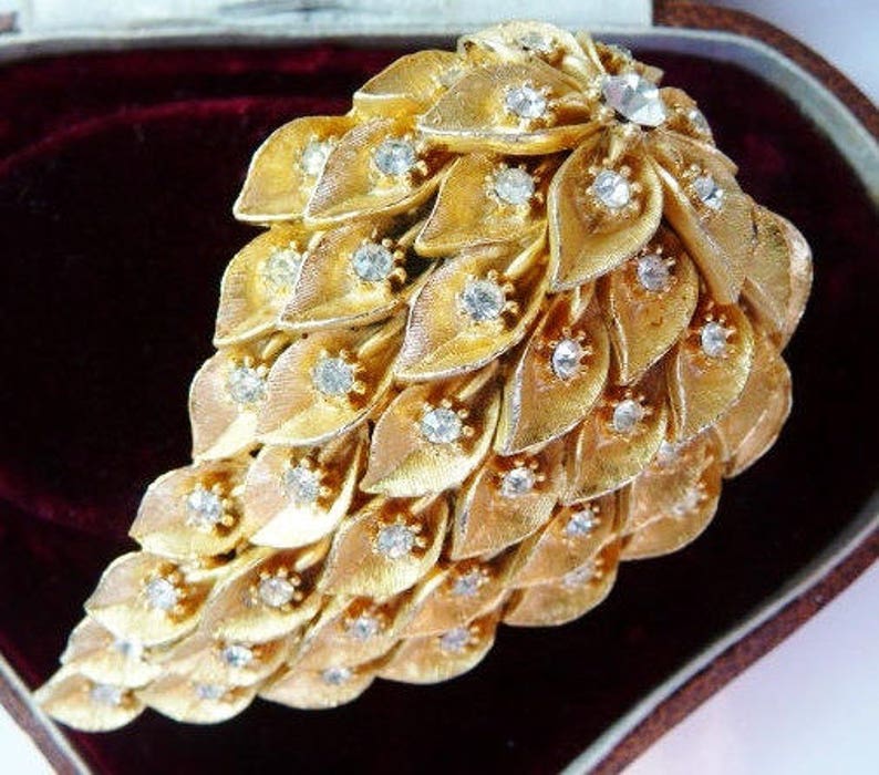 Arbor botanical leaf pine cone pin brooch, gold tone clear rhinestone, unsigned vintage, mid century image 4