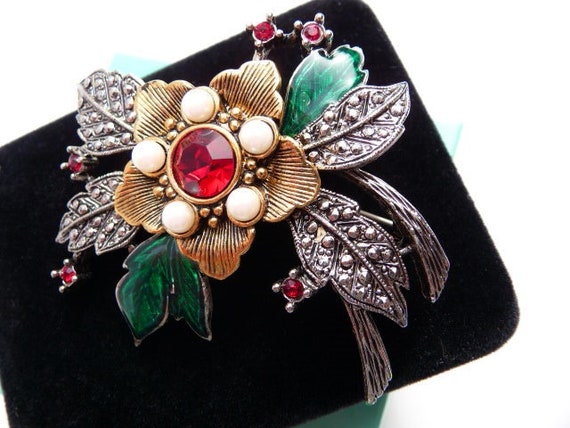 Avon Christmas floral brooch pin, green red white… - image 8