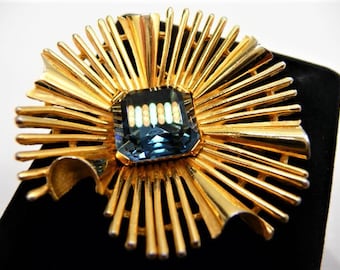 Crown TRIFARI post modernism starburst brooch pin, faux square cut sapphire, signed vintage