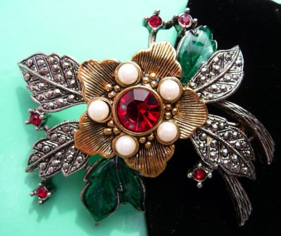 Avon Christmas floral brooch pin, green red white… - image 1