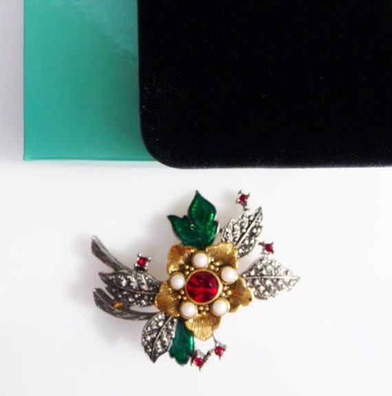 Avon Christmas floral brooch pin, green red white… - image 2