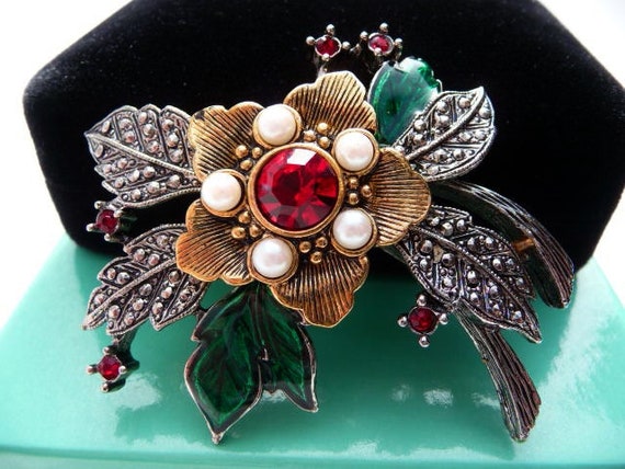 Avon Christmas floral brooch pin, green red white… - image 6