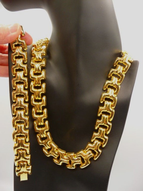 Shiny gold tone fancy link bold statement necklace