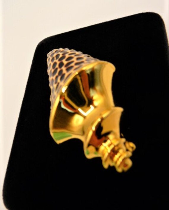 Kenneth Jay Lane spotted sea shell brooch pin, co… - image 7