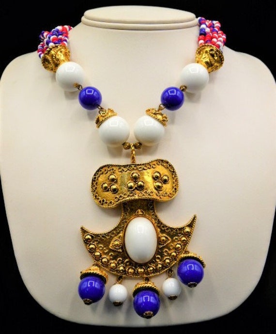 Kenneth Jay Lane multi strand Etruscan shield pen… - image 2