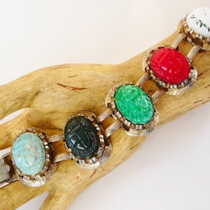 Egyptian Revival multi color scarab stones bracelet, weighty etched metal frames, unsigned vintage, 7" L