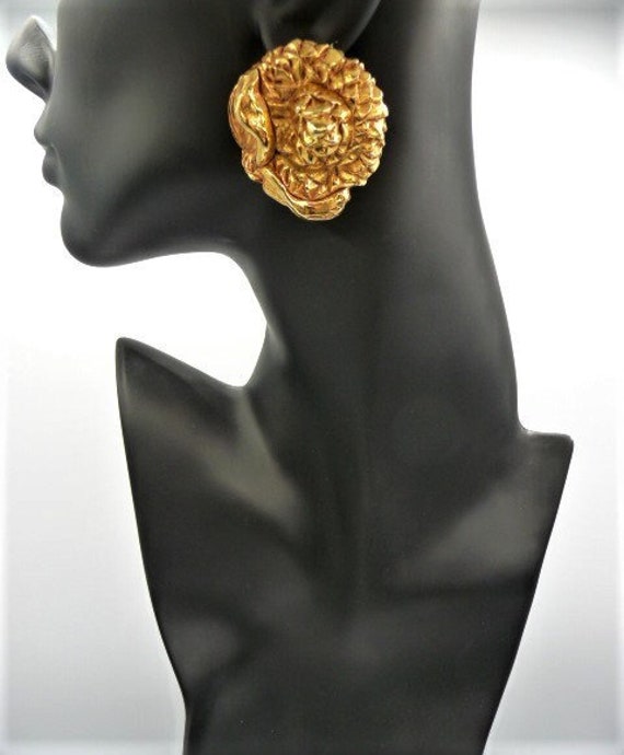 Kalinger Paris carved gold tone sunflower clip ear