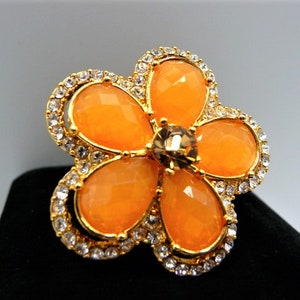 Vintage Joan Rivers flower floral ring, faceted cushion cut peach stones, gold tone, Classic Collection, size 6