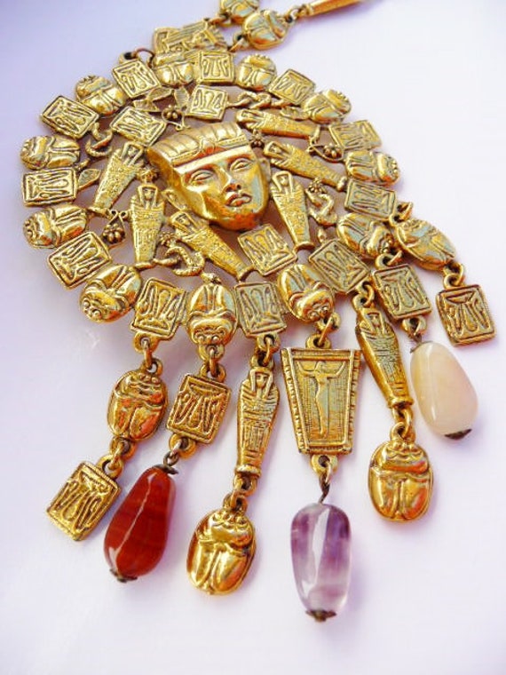 Goldette King Tut vintage gold tone medal necklace