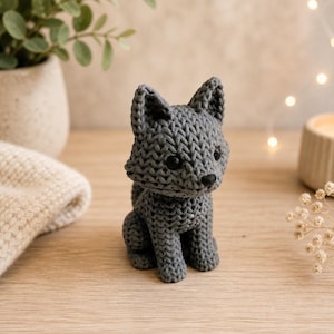 Knitted-Style Wolf Figure | 3D Printed Animal Decoration, Mini Gift