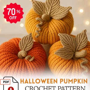 Puede incluir: Tres calabazas de ganchillo en tonos naranja y amarillo, cada una con una hoja y un detalle de tallo marrón. La imagen incluye el texto "HALLOWEEN PUMPKIN CROCHET PATTERN" y una promoción "70% OFF".