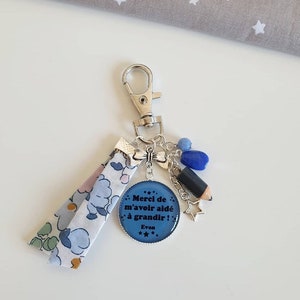 Cadeau nounou - cadeau crèche - cadeau personnalisé - Porte-clés personnalisé "Merci de m'avoir aidé à grandir" signature