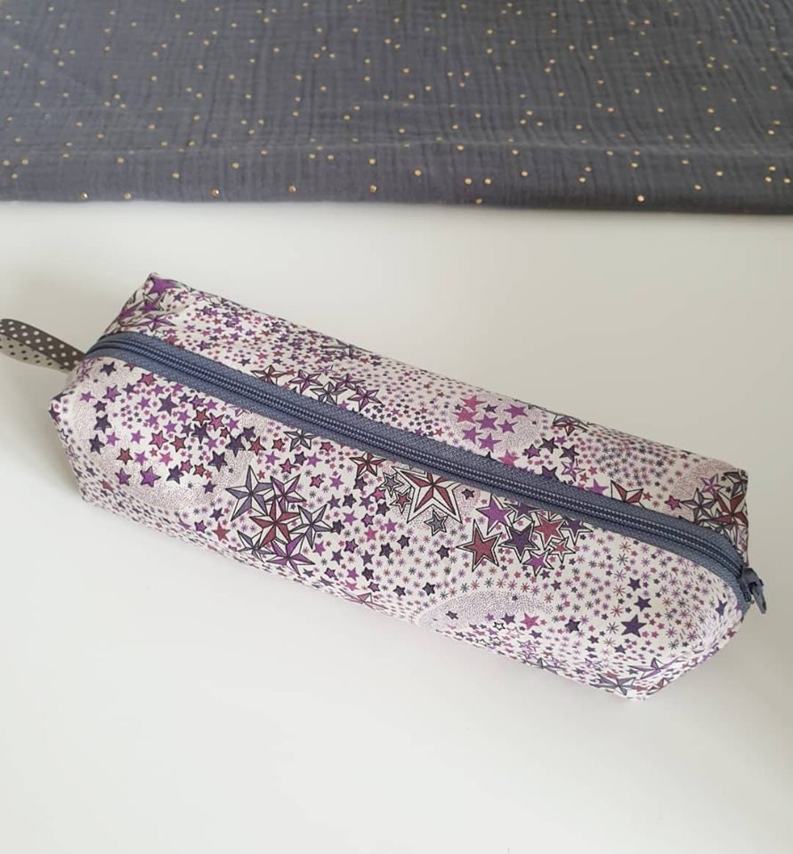 Idée Cadeau Maîtresse - Trousse à Crayons, en Liberty Adelajda