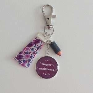 Cadeau meesteres - Mini aanpasbare sleutelhanger "Super meesteres" paarse pruim
