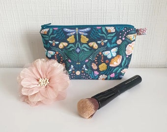 Pochette , pochette thème fleurs libellule papillon, trousse à maquillage enduite