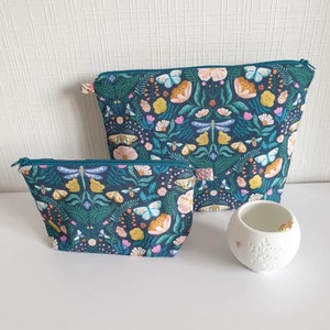 EN STOCK, expédiée sous 1 jour ouvré, Trousse de toilette thème fleurs libellule papillon, pochette thème fleurs, trousse à maquillage image 5