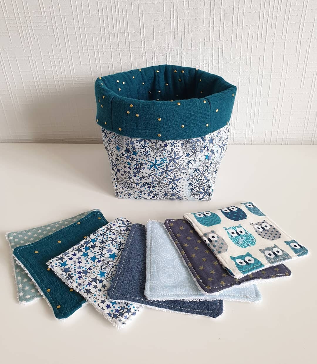 Petite Panière Carrée en Liberty Étoilé Adelajda et Double Gaze à Pois Dorés, Tons de Bleu, Lingette