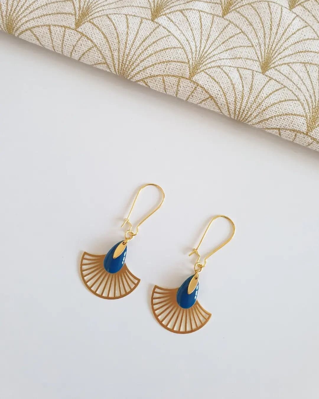 Boucles D'Oreilles Gouttes Perles De Verre Transparent Et Bleu - Crochets Argentés, Artisanal, Neuf