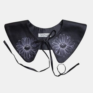 Hand-painted detachable collar